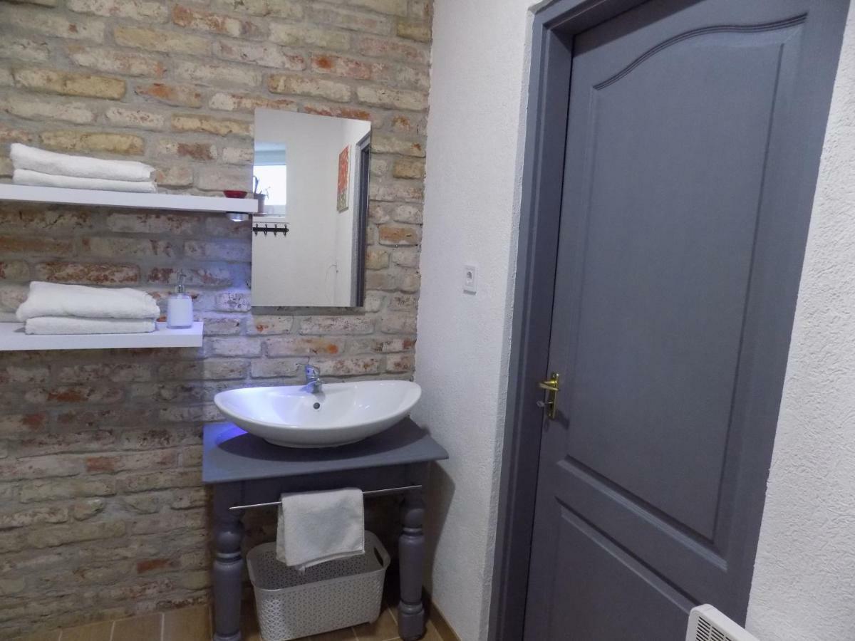 Koller Apartmanház Sárvár Esterno foto